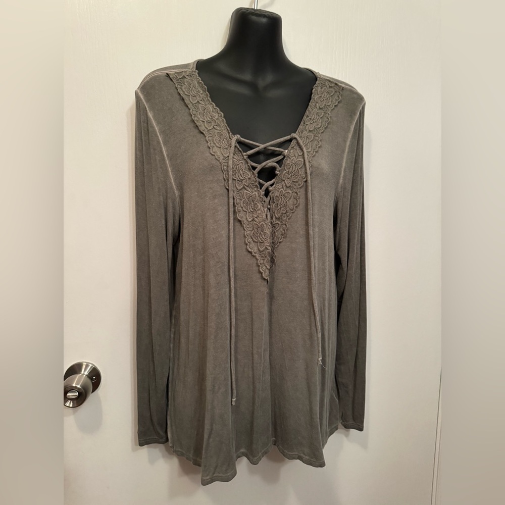 American Eagle Large top - Picture 2 of 4